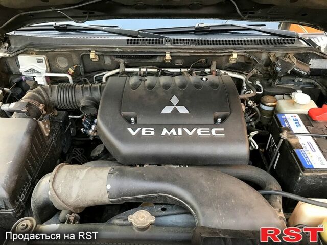 Черный Мицубиси Паджеро, объемом двигателя 3 л и пробегом 364 тыс. км за 12400 $, фото 7 на Automoto.ua