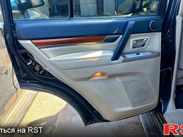 Черный Мицубиси Паджеро, объемом двигателя 3.8 л и пробегом 278 тыс. км за 11200 $, фото 11 на Automoto.ua