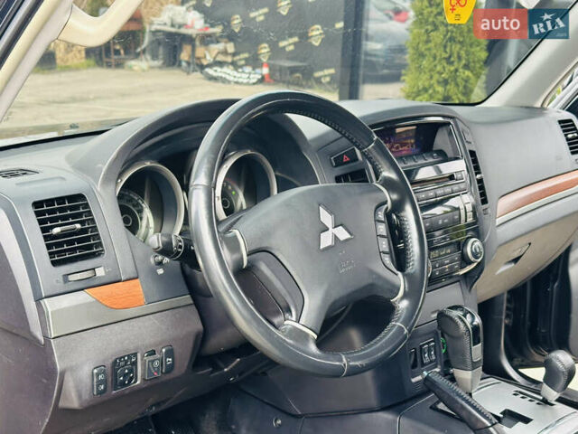 Черный Мицубиси Паджеро, объемом двигателя 2.97 л и пробегом 241 тыс. км за 11900 $, фото 13 на Automoto.ua