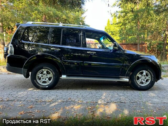 Черный Мицубиси Паджеро, объемом двигателя 3 л и пробегом 250 тыс. км за 10200 $, фото 7 на Automoto.ua