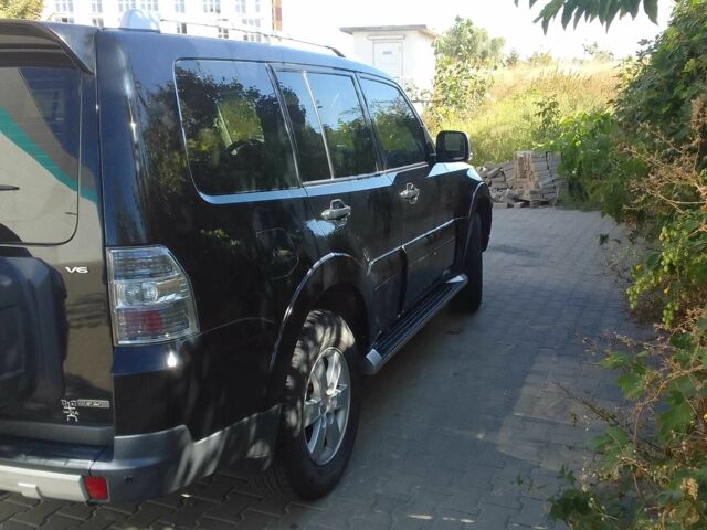 Чорний Міцубісі Паджеро, об'ємом двигуна 3 л та пробігом 47 тис. км за 17800 $, фото 5 на Automoto.ua