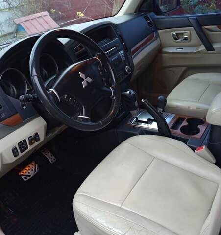 Черный Мицубиси Паджеро, объемом двигателя 3 л и пробегом 193 тыс. км за 11000 $, фото 15 на Automoto.ua