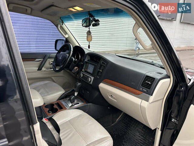 Черный Мицубиси Паджеро, объемом двигателя 3.2 л и пробегом 191 тыс. км за 12900 $, фото 17 на Automoto.ua