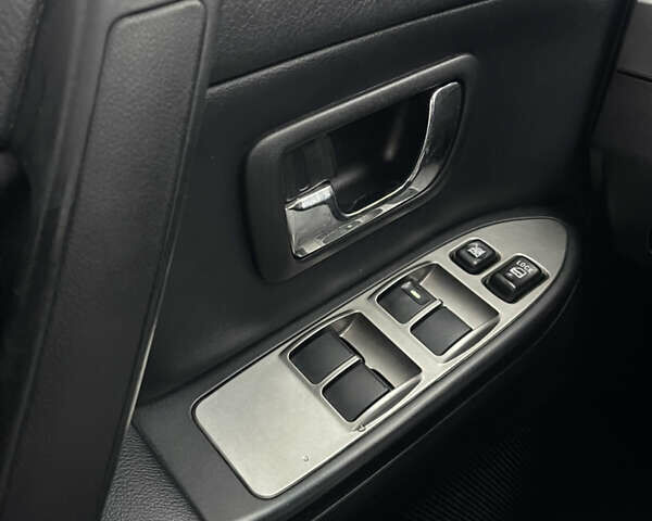 Черный Мицубиси Паджеро, объемом двигателя 3.8 л и пробегом 258 тыс. км за 10900 $, фото 9 на Automoto.ua