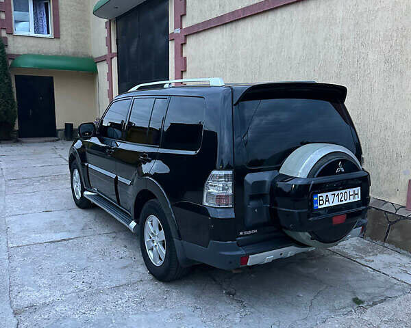 Черный Мицубиси Паджеро, объемом двигателя 3.8 л и пробегом 258 тыс. км за 10900 $, фото 1 на Automoto.ua