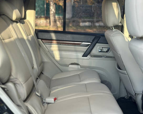 Мицубиси Паджеро 2007 в Киеве на Automoto.ua Черный Мицубиси Паджеро, объемом двигателя 3.8 л и пробегом 216 тыс. км за 9300 $, фото 32 на Automoto.ua