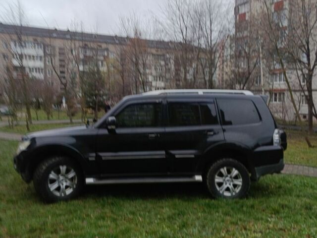 Черный Мицубиси Паджеро, объемом двигателя 3.2 л и пробегом 249 тыс. км за 13500 $, фото 2 на Automoto.ua