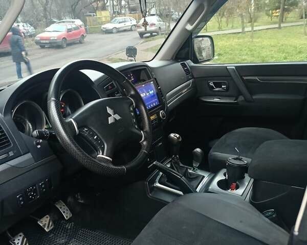 Черный Мицубиси Паджеро, объемом двигателя 3.2 л и пробегом 249 тыс. км за 13500 $, фото 5 на Automoto.ua