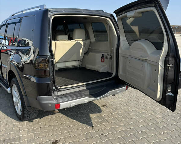 Черный Мицубиси Паджеро, объемом двигателя 2.97 л и пробегом 301 тыс. км за 11000 $, фото 12 на Automoto.ua