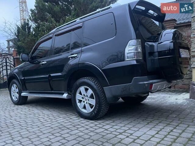 Чорний Міцубісі Паджеро, об'ємом двигуна 3 л та пробігом 260 тис. км за 10800 $, фото 6 на Automoto.ua