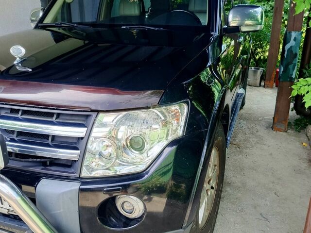 Чорний Міцубісі Паджеро, об'ємом двигуна 3 л та пробігом 344 тис. км за 10700 $, фото 2 на Automoto.ua