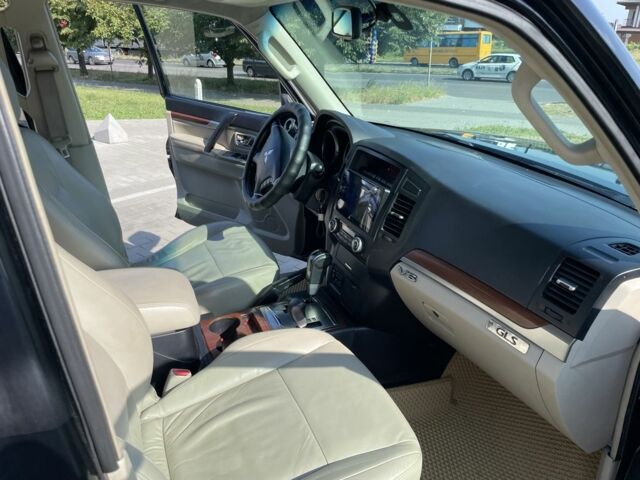 Чорний Міцубісі Паджеро, об'ємом двигуна 3 л та пробігом 215 тис. км за 11300 $, фото 10 на Automoto.ua