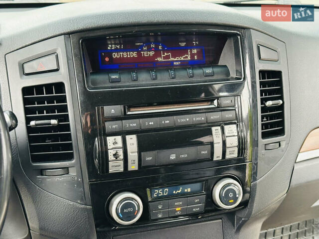 Черный Мицубиси Паджеро, объемом двигателя 2.97 л и пробегом 241 тыс. км за 11900 $, фото 29 на Automoto.ua