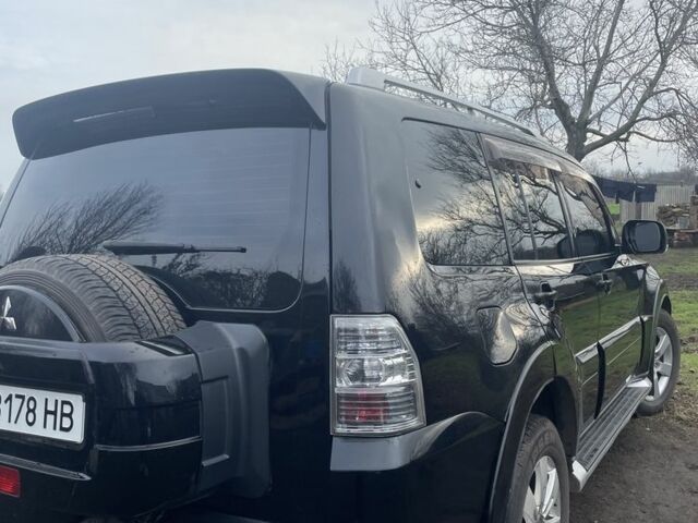 Чорний Міцубісі Паджеро, об'ємом двигуна 3.2 л та пробігом 280 тис. км за 13000 $, фото 3 на Automoto.ua