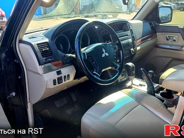 Черный Мицубиси Паджеро, объемом двигателя 3.8 л и пробегом 278 тыс. км за 11200 $, фото 7 на Automoto.ua