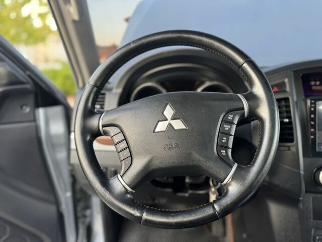 Черный Мицубиси Паджеро, объемом двигателя 2.4 л и пробегом 282 тыс. км за 13000 $, фото 22 на Automoto.ua