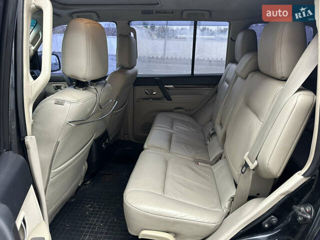 Черный Мицубиси Паджеро, объемом двигателя 3.2 л и пробегом 191 тыс. км за 12900 $, фото 13 на Automoto.ua