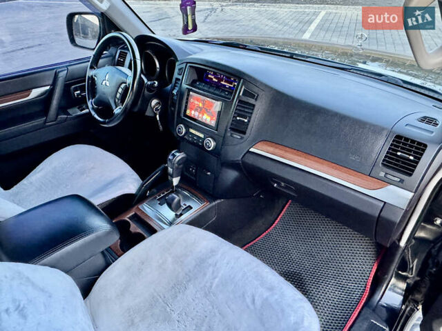 Черный Мицубиси Паджеро, объемом двигателя 3 л и пробегом 275 тыс. км за 9050 $, фото 41 на Automoto.ua