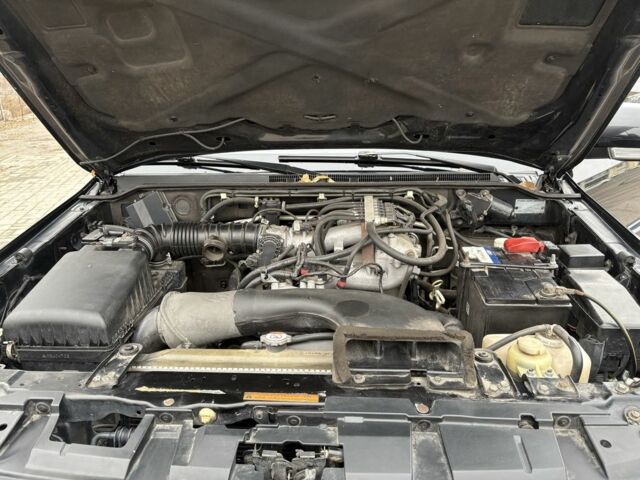 Чорний Міцубісі Паджеро, об'ємом двигуна 3 л та пробігом 192 тис. км за 10500 $, фото 6 на Automoto.ua