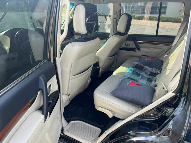 Чорний Міцубісі Паджеро, об'ємом двигуна 3 л та пробігом 219 тис. км за 11500 $, фото 8 на Automoto.ua