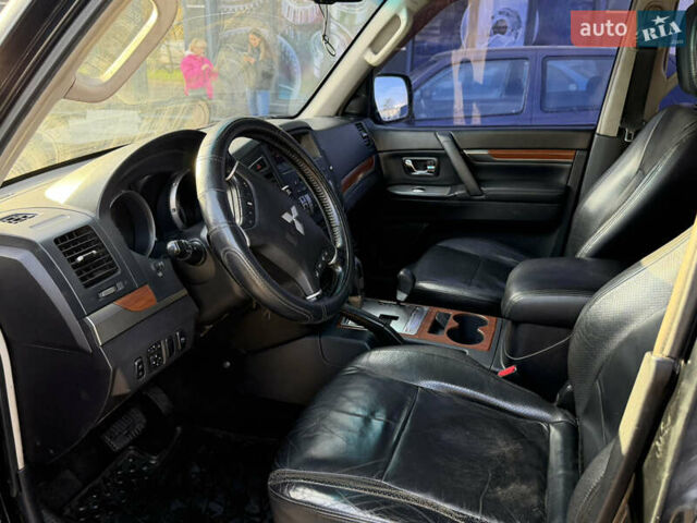 Чорний Міцубісі Паджеро, об'ємом двигуна 3.2 л та пробігом 201 тис. км за 8999 $, фото 17 на Automoto.ua