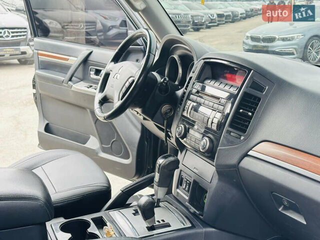 Черный Мицубиси Паджеро, объемом двигателя 2.97 л и пробегом 241 тыс. км за 11900 $, фото 23 на Automoto.ua