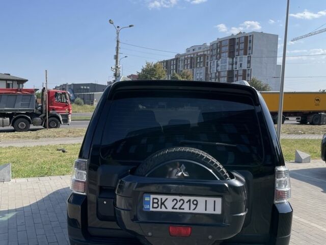 Чорний Міцубісі Паджеро, об'ємом двигуна 3 л та пробігом 215 тис. км за 11300 $, фото 3 на Automoto.ua