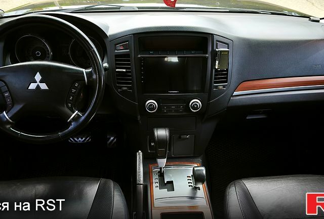 Черный Мицубиси Паджеро, объемом двигателя 3.8 л и пробегом 197 тыс. км за 11500 $, фото 7 на Automoto.ua