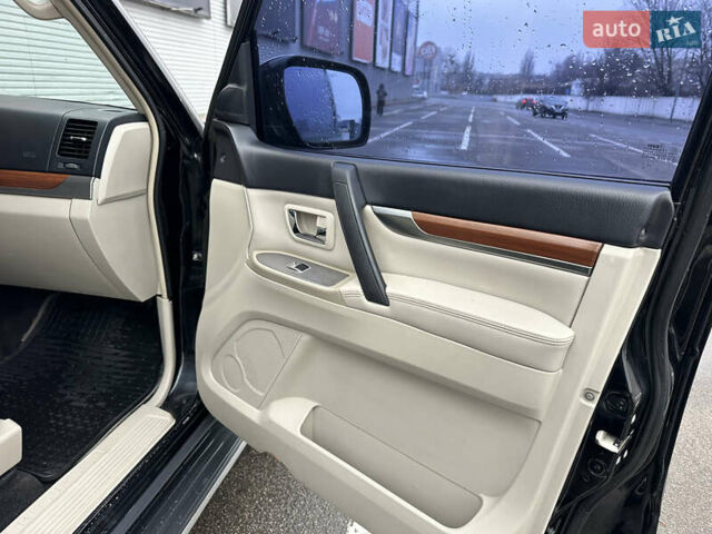 Черный Мицубиси Паджеро, объемом двигателя 3.2 л и пробегом 191 тыс. км за 12900 $, фото 18 на Automoto.ua