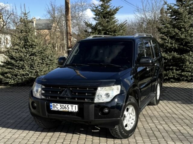 Черный Мицубиси Паджеро, объемом двигателя 3 л и пробегом 241 тыс. км за 12500 $, фото 2 на Automoto.ua