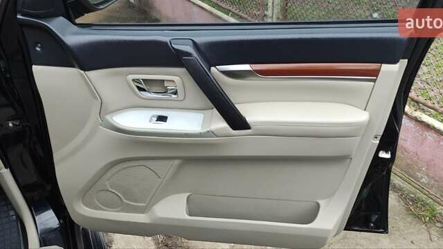 Черный Мицубиси Паджеро, объемом двигателя 3 л и пробегом 262 тыс. км за 10999 $, фото 15 на Automoto.ua