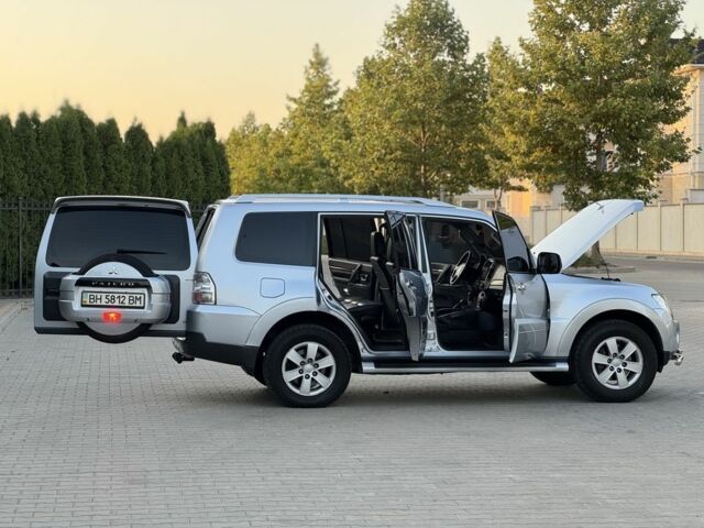 Черный Мицубиси Паджеро, объемом двигателя 2.4 л и пробегом 282 тыс. км за 13000 $, фото 9 на Automoto.ua