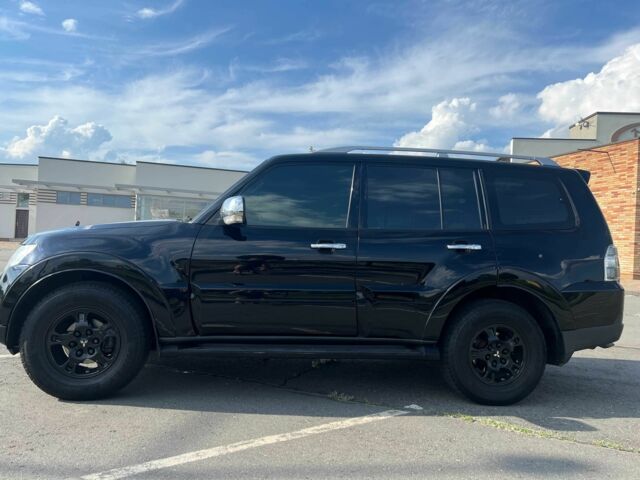 Чорний Міцубісі Паджеро, об'ємом двигуна 3 л та пробігом 219 тис. км за 11500 $, фото 1 на Automoto.ua