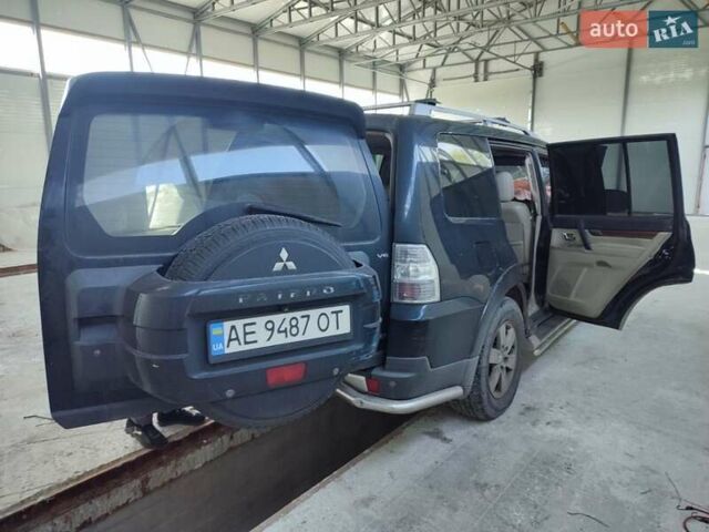 Черный Мицубиси Паджеро, объемом двигателя 3 л и пробегом 320 тыс. км за 6000 $, фото 1 на Automoto.ua