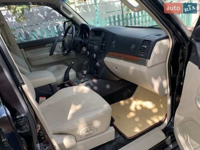 Черный Мицубиси Паджеро, объемом двигателя 2.97 л и пробегом 190 тыс. км за 12500 $, фото 4 на Automoto.ua