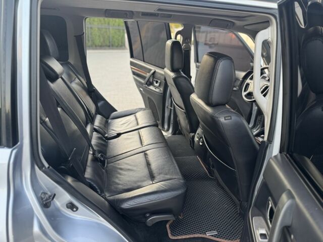 Черный Мицубиси Паджеро, объемом двигателя 2.4 л и пробегом 282 тыс. км за 13000 $, фото 11 на Automoto.ua