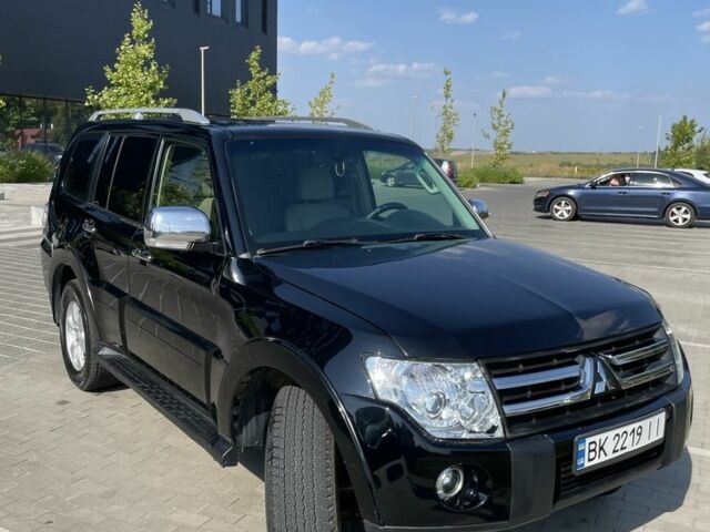 Чорний Міцубісі Паджеро, об'ємом двигуна 3 л та пробігом 215 тис. км за 11300 $, фото 6 на Automoto.ua