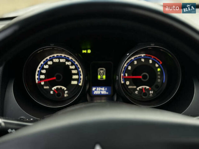 Чорний Міцубісі Паджеро, об'ємом двигуна 3.2 л та пробігом 209 тис. км за 11500 $, фото 38 на Automoto.ua