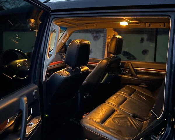 Чорний Міцубісі Паджеро, об'ємом двигуна 3 л та пробігом 169 тис. км за 14150 $, фото 11 на Automoto.ua