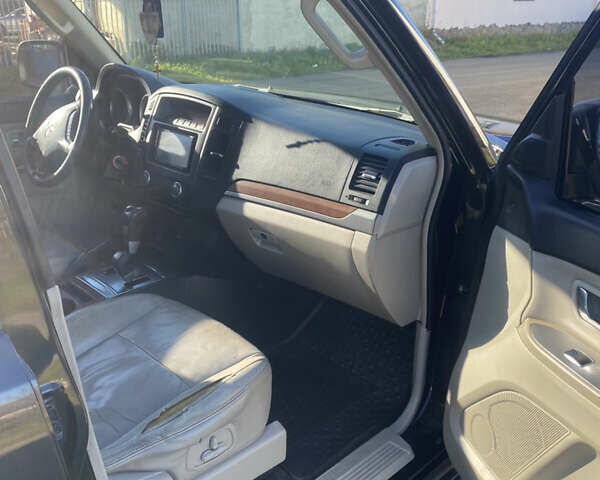 Черный Мицубиси Паджеро, объемом двигателя 3 л и пробегом 326 тыс. км за 9000 $, фото 7 на Automoto.ua