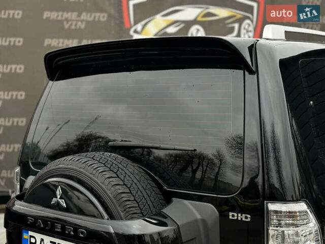 Чорний Міцубісі Паджеро, об'ємом двигуна 3.2 л та пробігом 209 тис. км за 11500 $, фото 18 на Automoto.ua