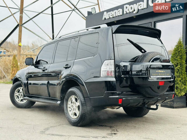 Черный Мицубиси Паджеро, объемом двигателя 2.97 л и пробегом 241 тыс. км за 11900 $, фото 3 на Automoto.ua
