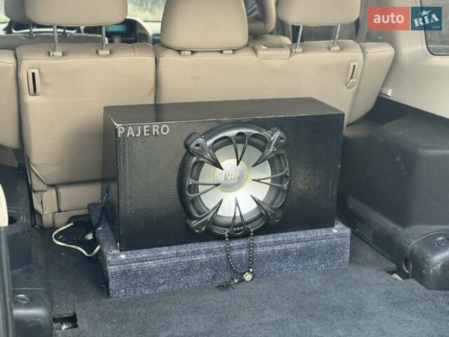 Чорний Міцубісі Паджеро, об'ємом двигуна 3.8 л та пробігом 260 тис. км за 10500 $, фото 21 на Automoto.ua