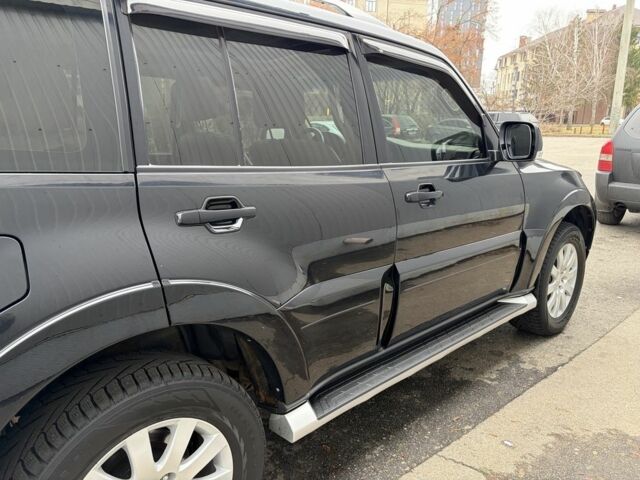 Черный Мицубиси Паджеро, объемом двигателя 3.8 л и пробегом 187 тыс. км за 13800 $, фото 3 на Automoto.ua