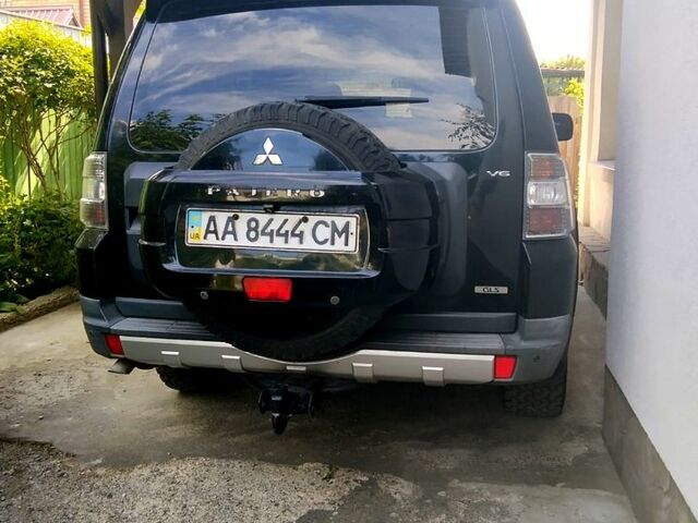 Чорний Міцубісі Паджеро, об'ємом двигуна 3 л та пробігом 344 тис. км за 10700 $, фото 1 на Automoto.ua