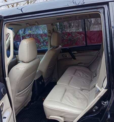 Черный Мицубиси Паджеро, объемом двигателя 3 л и пробегом 193 тыс. км за 11000 $, фото 14 на Automoto.ua