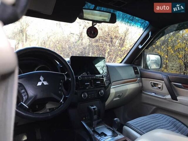 Чорний Міцубісі Паджеро, об'ємом двигуна 2.97 л та пробігом 360 тис. км за 11300 $, фото 2 на Automoto.ua