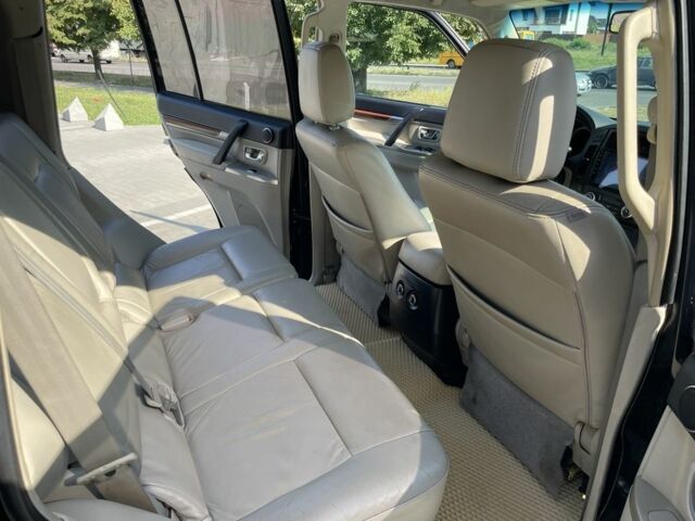 Чорний Міцубісі Паджеро, об'ємом двигуна 3 л та пробігом 215 тис. км за 11300 $, фото 11 на Automoto.ua