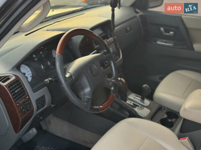 Чорний Міцубісі Паджеро, об'ємом двигуна 3.8 л та пробігом 260 тис. км за 10500 $, фото 16 на Automoto.ua