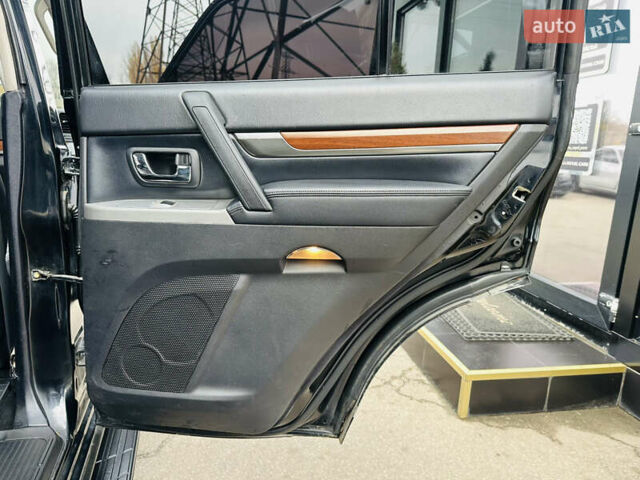 Черный Мицубиси Паджеро, объемом двигателя 2.97 л и пробегом 241 тыс. км за 11900 $, фото 21 на Automoto.ua